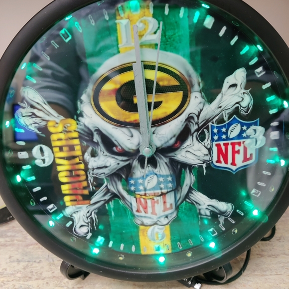 Green Bay Packers clock - Picture 7 of 12